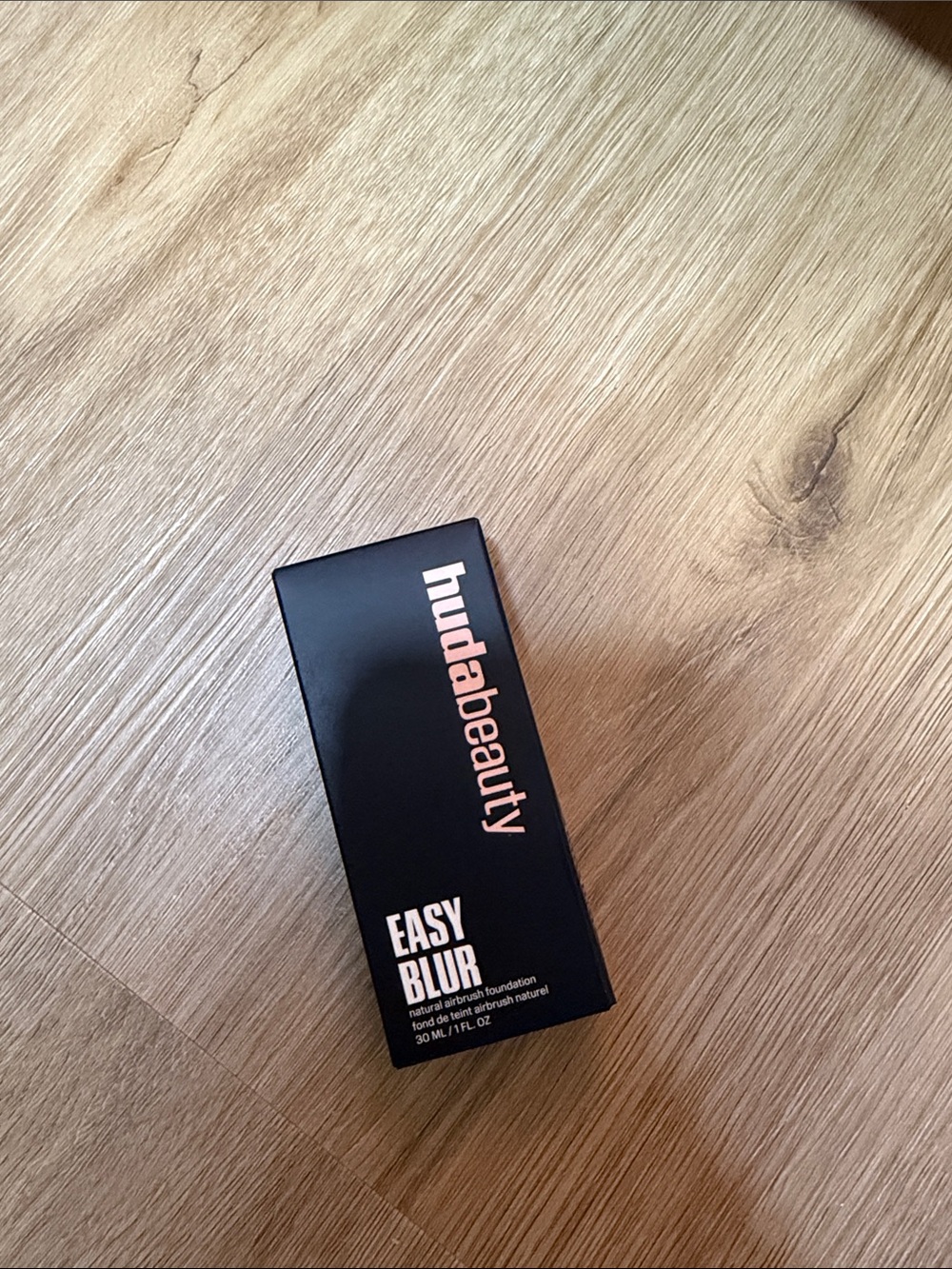 HUDA BEAUTY Easy Blur foundation